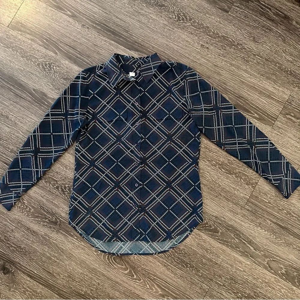 Equipment silk button down